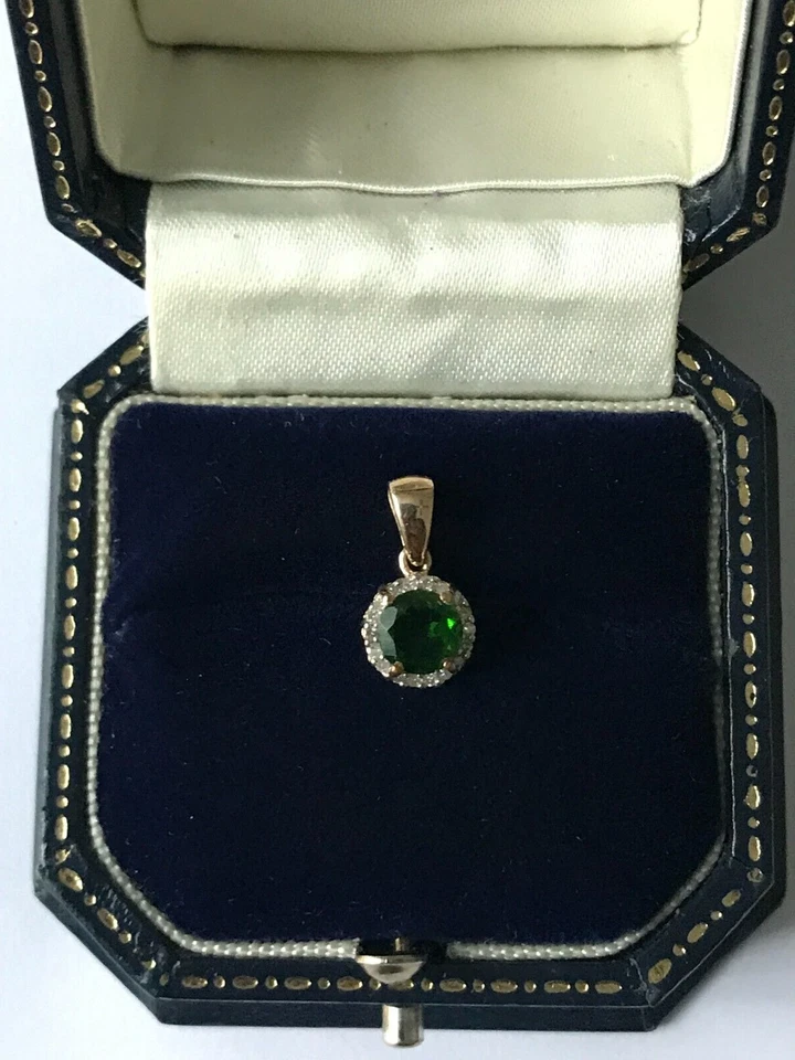 Halo 0.85ct Chrome Diopside and Diamond Pendant 9ct Gold - Изображение 1 из 4
