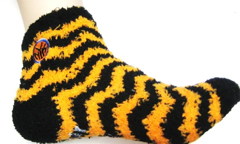 New York Knicks Chevron   Socks   Women's Fuzzy  M Medium 6-11 Men  5-10 Cover