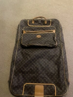 bolso traje viaje ropa marrón louis vuitton  Foto 1 de 4