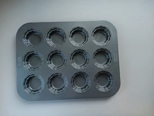Chicago Metall Mini Kuchen Muffin Form Schicht 12 Schwer Backen Tradition Antihaft - Bild 1 von 5