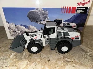 NZG Liebherr L586 2plus2 chiodo 1:50 no Conrad - Foto 1 di 3