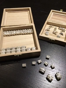 Sterling Silver Monopoly Pieces: 12 Hotels, 32 Houses & 8  Game Pieces - Bild 1 von 8