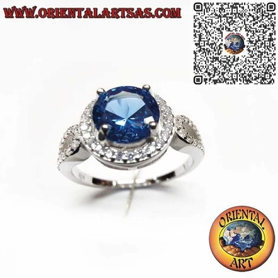 Anello in Argento 925‰ con Zaffiro Sintetico Tondo e Cornice e lati di Zirconi - Immagine 1 di 4