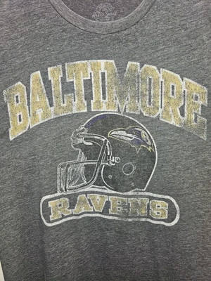 Camiseta Baltimore Ravens Retro Retro Mediana Para Hombre Gris Gráfico Logo NFL Foto 1 de 4