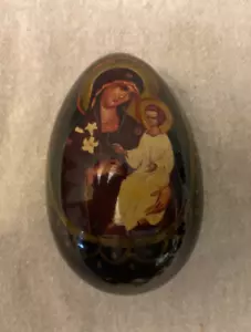 Vintage Black Lacqure Gilded Egg Madonna Baby Jesus - Picture 1 of 6