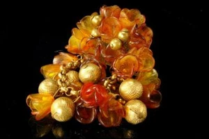 UNIQUE EARLY MIRIAM HASKELL FLOWERS LUCITE BRASS DANGLE BELLS CHAIN BROOCH PIN - Picture 1 of 6