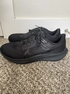 NIKE MENS AIR ZOOM PEGASUS 40 RUNNING SHOES #DV3853-002 ( Size 10.5 ) Black - Picture 1 of 11