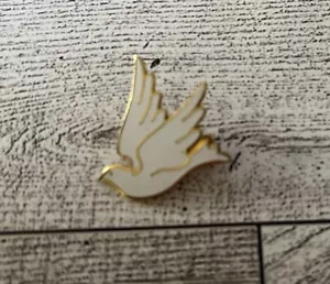White Dove Lapel Pin Gold Tone 1" - Picture 1 of 4