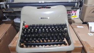 Macchina da scrivere Olivetti LEXIKON 80 Vintage Ottimo Stato - Picture 1 of 4
