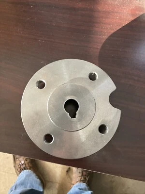 Cortacéspedes Walker, cubo de rueda motriz Foto 1 de 2