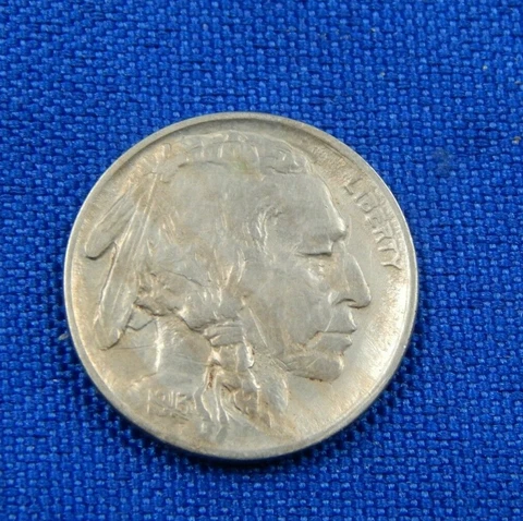 1913 Type 2 Buffalo NICKEL; Full Horn, Unc w Slash (1110) Cover