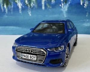 Placa de identificación personalizada modelo coche Audi A6 1:43 azul diecast papá mamá - regalo en caja - Imagen 1 de 10