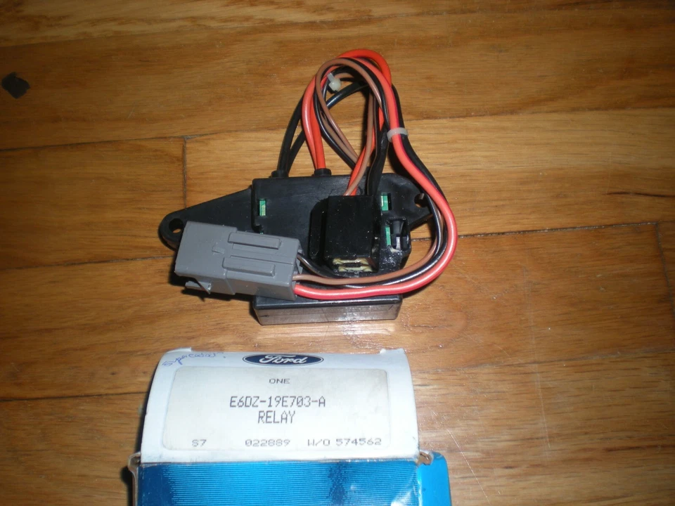 NOS 1988-1989 Lincoln Continental Air Conditioning Blower Motor Relay E6DZ-19E70 - Image 1 of 1