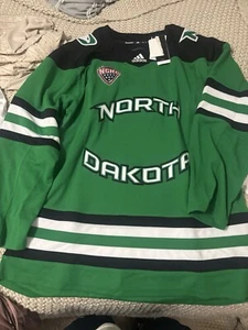 Adidas North Dakota Fighting Hawks NCHC Aeroready Trikot Hockey Trikot NEUWT - Bild 1 von 4