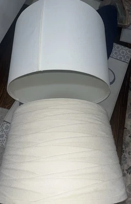 Pantallas de tambor blancas 2.  A 13-15”w X 10”/ IKEA Lona Blanca 15” Tono Extraíble Foto 1 de 4
