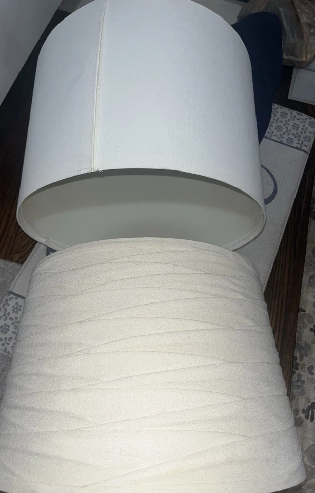 Pantallas de tambor blancas 2.  A 13-15”w X 10”/ IKEA Lona Blanca 15” Tono Extraíble Foto 1 de 4