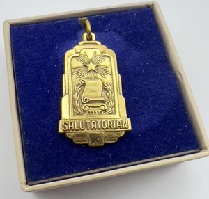 Collana con ciondolo salutatorio vintage art deco metallo tono oro grado regalo - Foto 1 di 3