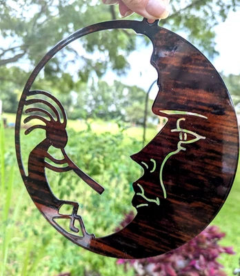 Cara de luna Kokopelli redonda, arte de pared colgante de metal. 8" diámetro. Acabado tortuga. Foto 1 de 4