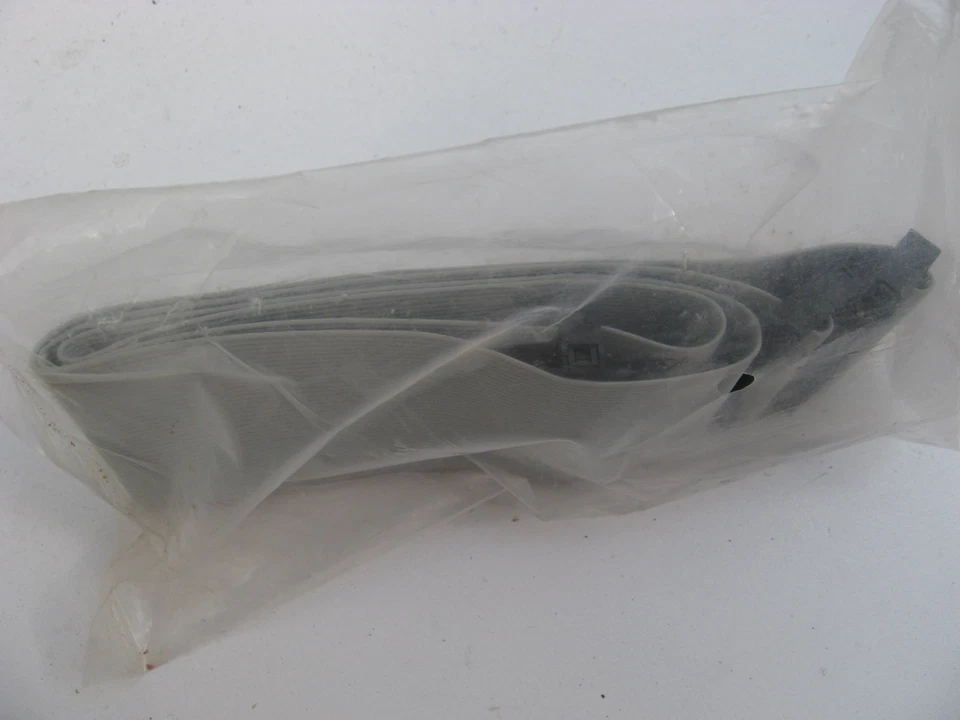 UNUSED BUT OPENED 3 CONNECTOR IDE LEAD FOR IDE HARDDRIVES. - Image 1 of 1