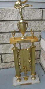 1979 3rd U.S. Invitational Open Tae Kwon Do Chps. Trophy by KYU HYUN CHO,  26.5" - Picture 1 of 17