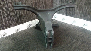 Suzuki GSXR600 SRAD 1997 98 soporte de montaje delantero subgranja - Imagen 1 de 1