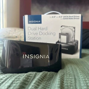 Almost Brand New!!! Insignia Dual Hard Drive Docking Station NS-PCHDEDS19 - Picture 1 of 8
