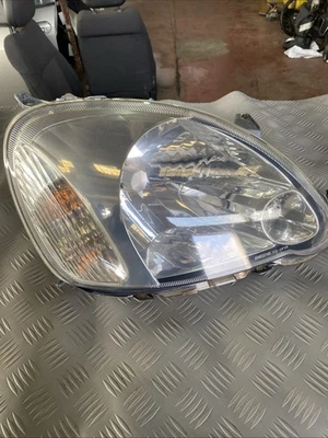 FARO FANALE ANTERIORE DESTRO DX PER TOYOTA Yaris Serie 8111052360 1ND TV (03>05 - Immagine 1 di 4