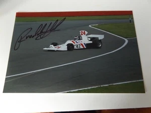 7.5" x 5" PHOTO HAND SIGNED BY FREDDIE HUNT - DRIVING JAMES HUNT'S HESKETH F1 - Picture 1 of 1
