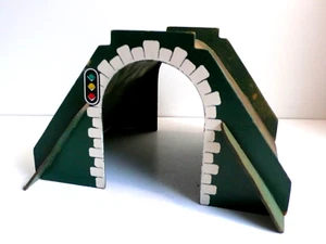 TRAINS HORNBY ÉCHELLE "O" TUNNEL DÉMONTABLE BOIS ET STUC HT 17 cm 1948 TBÉTAT - Imagen 1 de 5