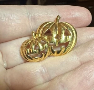 Jack-O-Lantern Halloween Brooch Vintage Avon 1990 Double Pumpkin Gold Tac Pin - Picture 1 of 4