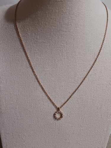 VETEMENTS Collana Banana Republic ciondolo tondo con perle finte e strass