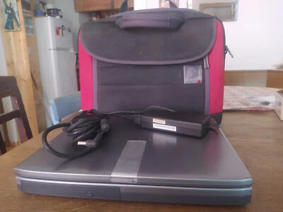 NOTEBOOK NEVADA MS2111 INTEL PENTIUM 4 2,2GHz 512Mb 30Gb WIN XP HOME SP3 + BORSA - Immagine 1 di 4