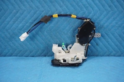 Trava de trava de porta traseira Lexus LS400 com atuador lateral do passageiro 1998 1999 2000 fabricante de equipamento original - Imagem 1 de 4