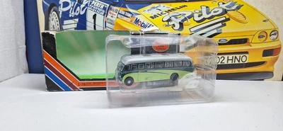 EFE / GILBOW - BEDFORD  DUPLE VEGA - SKILLS COACHES - 1/76 SCALE MODEL - 18712 - Image 1 of 4