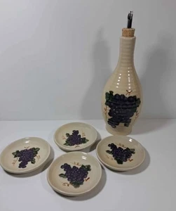 Marke Le Gourmet Chef Olivenöl Karaffe Dekanter mit 4 Dipptellern - Traubenmuster - Bild 1 von 2