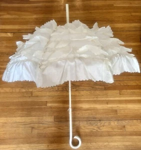 ANTIQUE EDWARDIAN IVORY RUFFLED SILK DRESS PARASOL - Picture 1 of 7