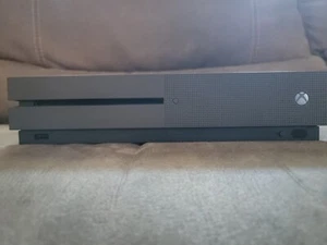 Xbox One S - Picture 1 of 5