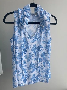 Tuckernuck Size 4 Blue & White Floral Victoria Blouse Ruffle Neck - Picture 1 of 4