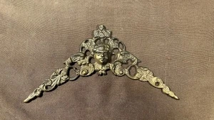 Antico orologio pennacchio parte originale cassa angolo ornamento ottone/bronzo - Foto 1 di 7
