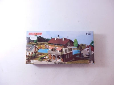 »VOLLMER 3704B H0 1:87 · BAUSATZ SPORTHOTEL· OVP - Bild 1 von 3