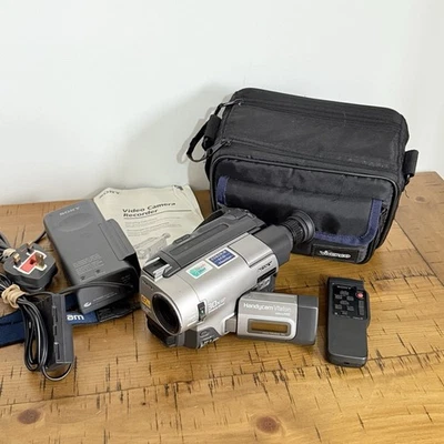 Sony Handycam CCD-TRV64E Handheld Video Hi8 Camcorder Silver Working + Extras - Image 1 of 4