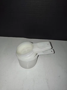 Vintage Tupperware Kitchen White 4 Measuring Cups Set Nesting Stacking USA - Picture 1 of 7