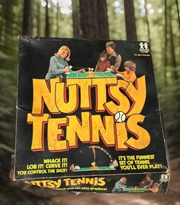 Vintage 1974 Nuttsy Tennis von Tomy Wacky Tennisspiel Sie können überall spielen A+ - Bild 1 von 14