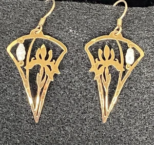 Wild Bryde Iris Blume Ohrringe goldfarben französischer Draht Vintage Perlenakzente NEU - Bild 1 von 4