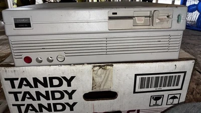 Tandy 1000 SL de colección con monitor CM-5 RGB, teclado mejorado, caja y recibo 1989 Foto 1 de 4