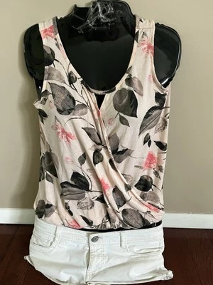 Blusa sin mangas para mujer NY&CO rosa floral entrecruzada frontal talla S Foto 1 de 4