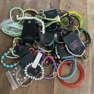 Schmuck Konvolut 50+ verschiedene Armbänder teils neu mit Etikett - viele Paparazzi - Bild 1 von 3