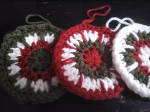Christmas Ornament Handmade Set 5 Crochet Holiday Decor Round Green Red White - Picture 1 of 4