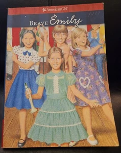 Brave Emily; American Girl Collection ByValerie Tripp - Paperback - Foto 1 di 5