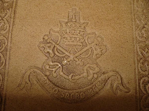 1950 Católico Año Santo Jubileo Libro Deslizante En relieve Vaticano Escudo de Armas - Imagen 1 de 4